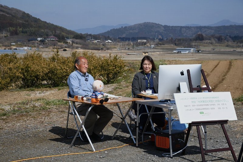 左から、いばらきコープ環境基金運営委員会　中島 紀一委員長、鈴木 礼子理事