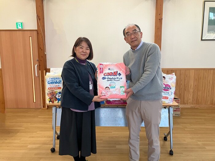 左から、鈴木礼子全体区分組合員理事、さくらの森乳児院 施設長　小林亮一様