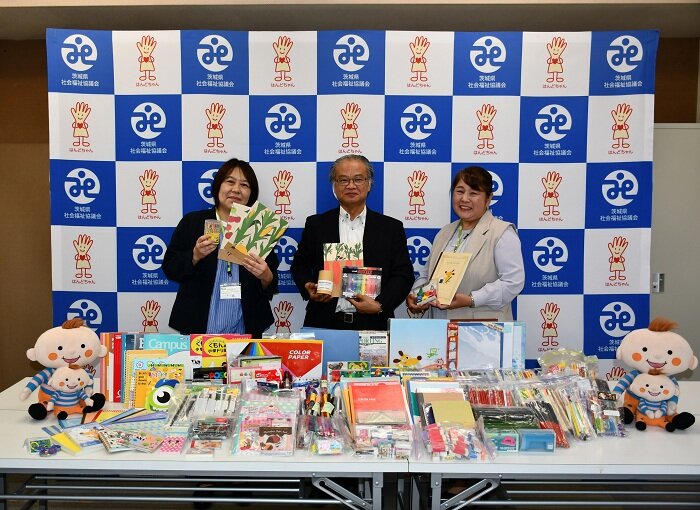 左から、小島 正代組合員理事、茨城県社会福祉協議会 副会長 榊原 利至様、齋藤 瑞恵組合員理事