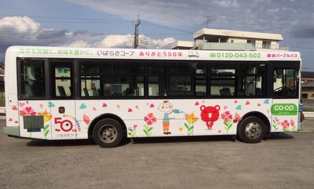 花デザインのバス