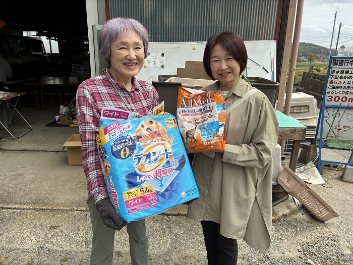 左から、認定NPO法人CAPIN　スタッフ様、飯島 圭子組合員理事