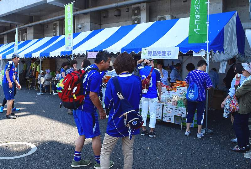コープのエシカル商品の試食や徳島県産品販売の様子