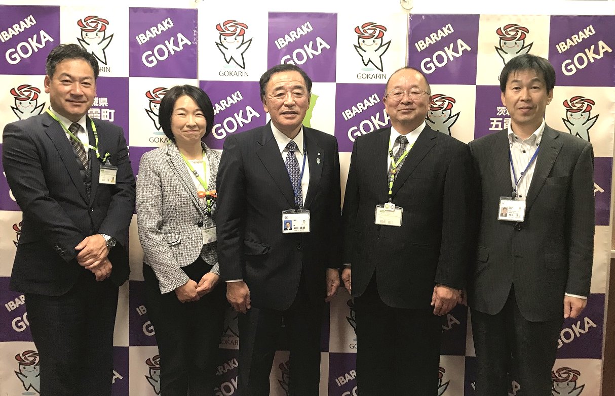 左から、山口賢三和センター長、飯島圭子地域理事、 染谷 森雄町長、鶴長義二理事長、 鳩貝 浩之参事